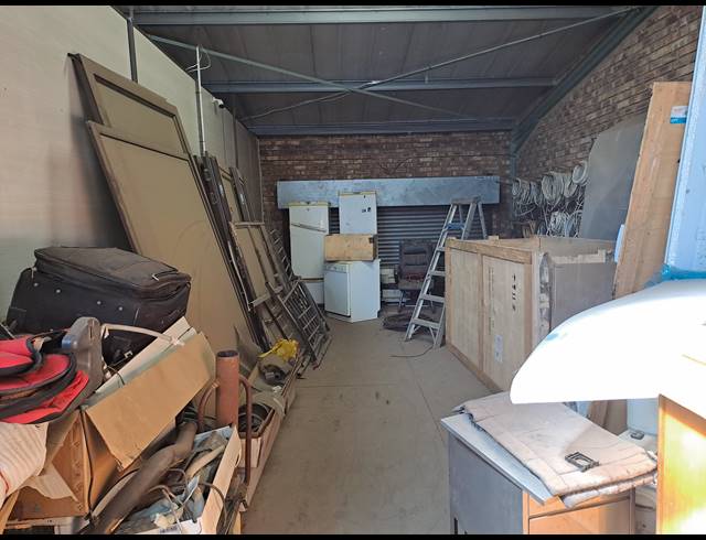 300M² WAREHOUSE FOR SALE IN SILVERTONDALE